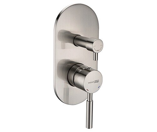 Wern 4241 Смеситель для ванны и душа Wern 4241 Смеситель для ванны и душа